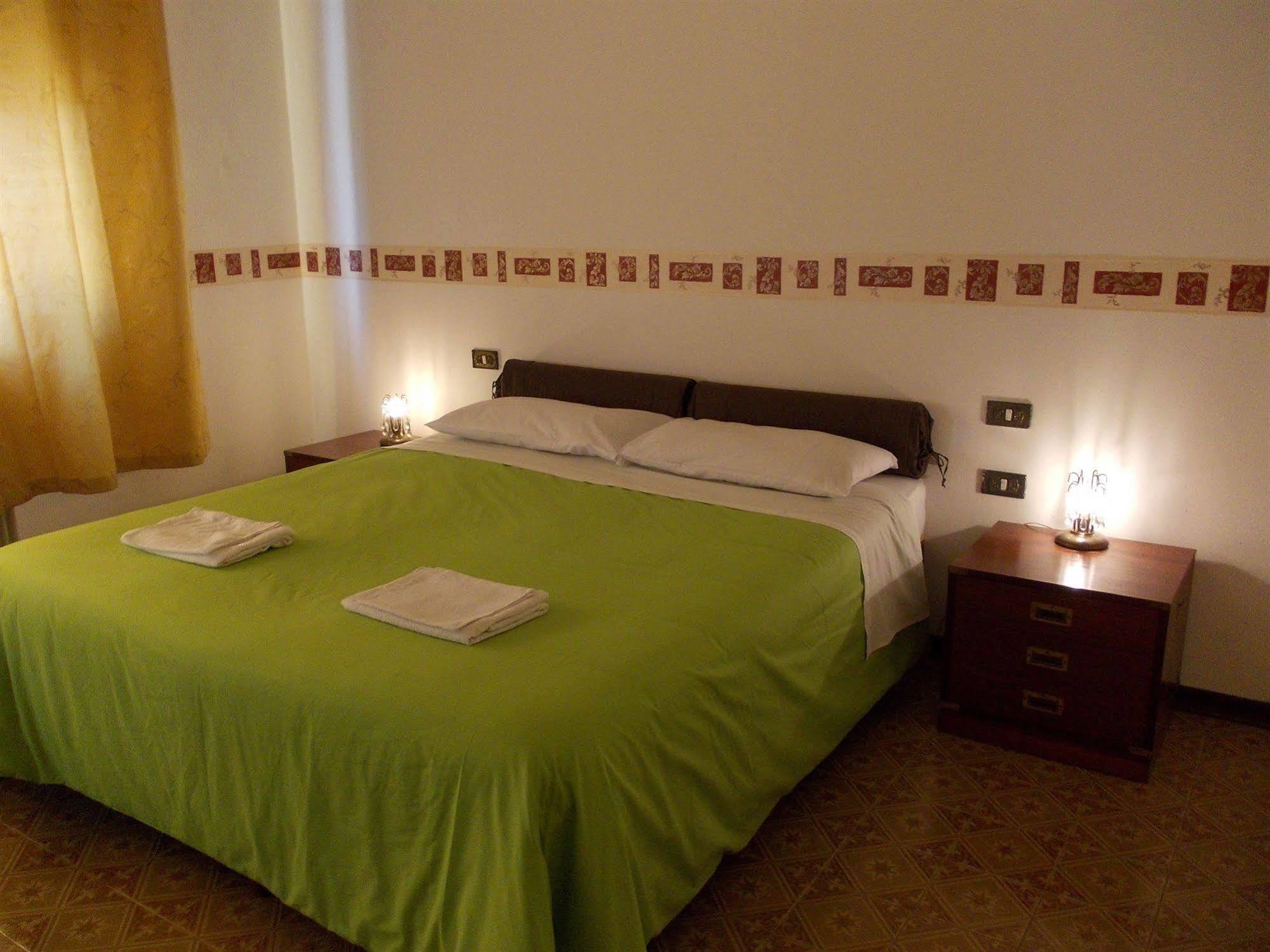 Big Brother Bed & Rooms Treviso Exterior foto