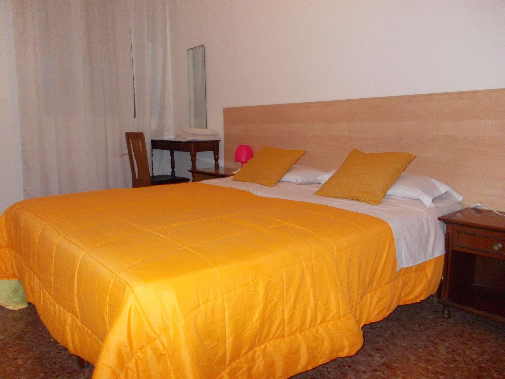 Big Brother Bed & Rooms Treviso Exterior foto