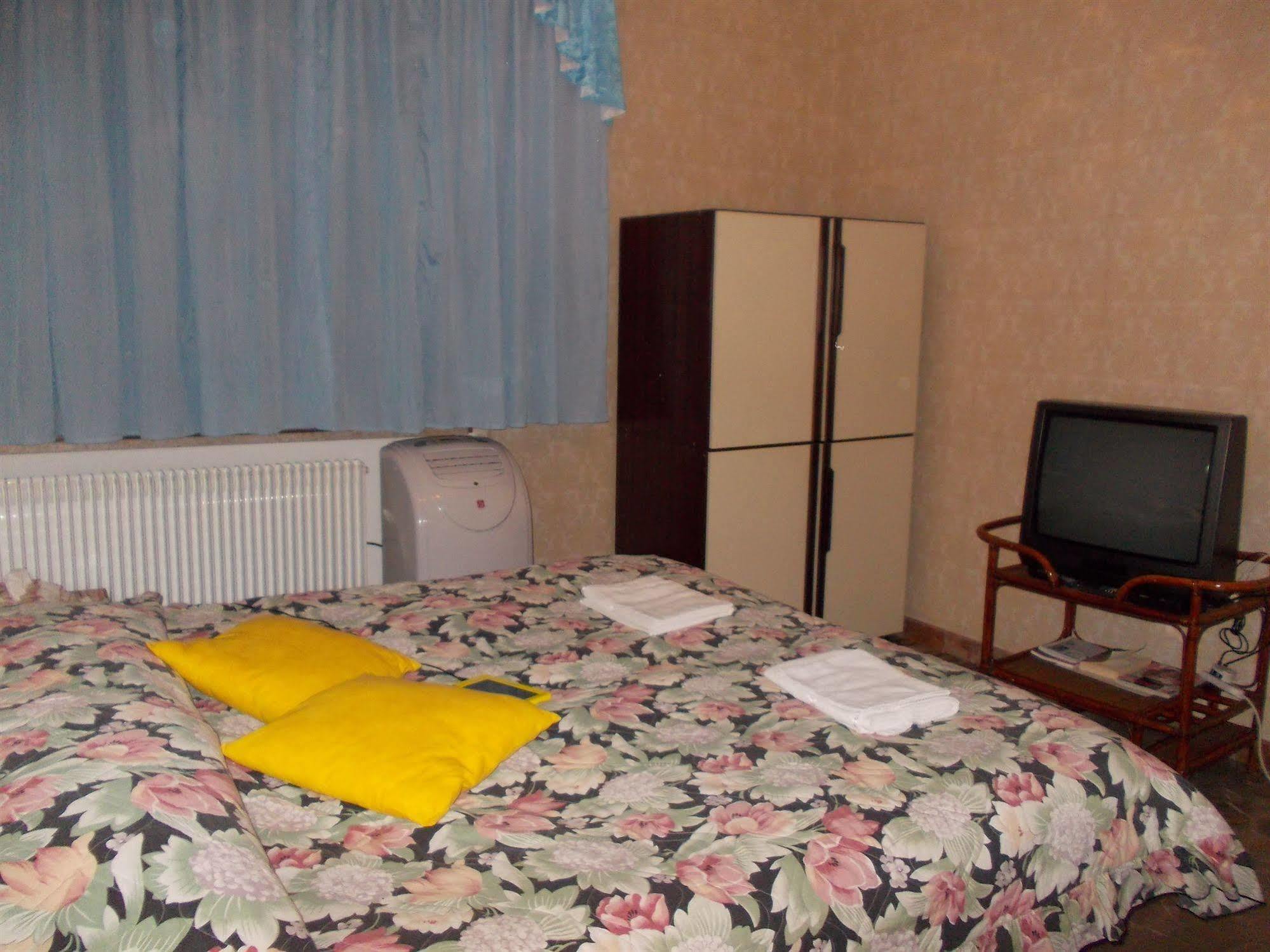 Big Brother Bed & Rooms Treviso Exterior foto