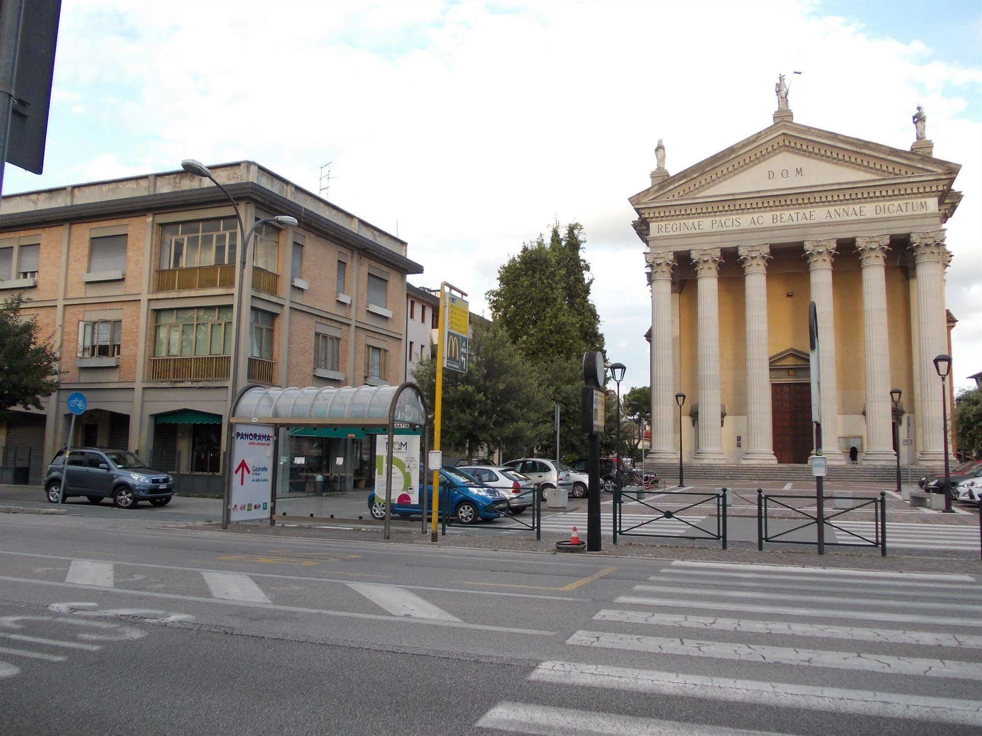 Big Brother Bed & Rooms Treviso Exterior foto